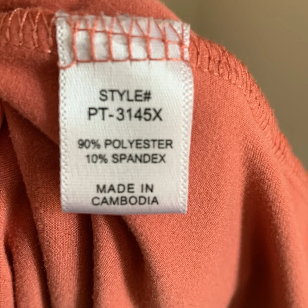 Zenana 1x sleeveless tunic top. PTP 24” length front 30” back 33” - Picture 5 of 5